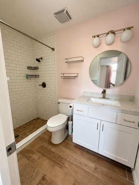 Photo 14 of 19: Primary Bath as vacant