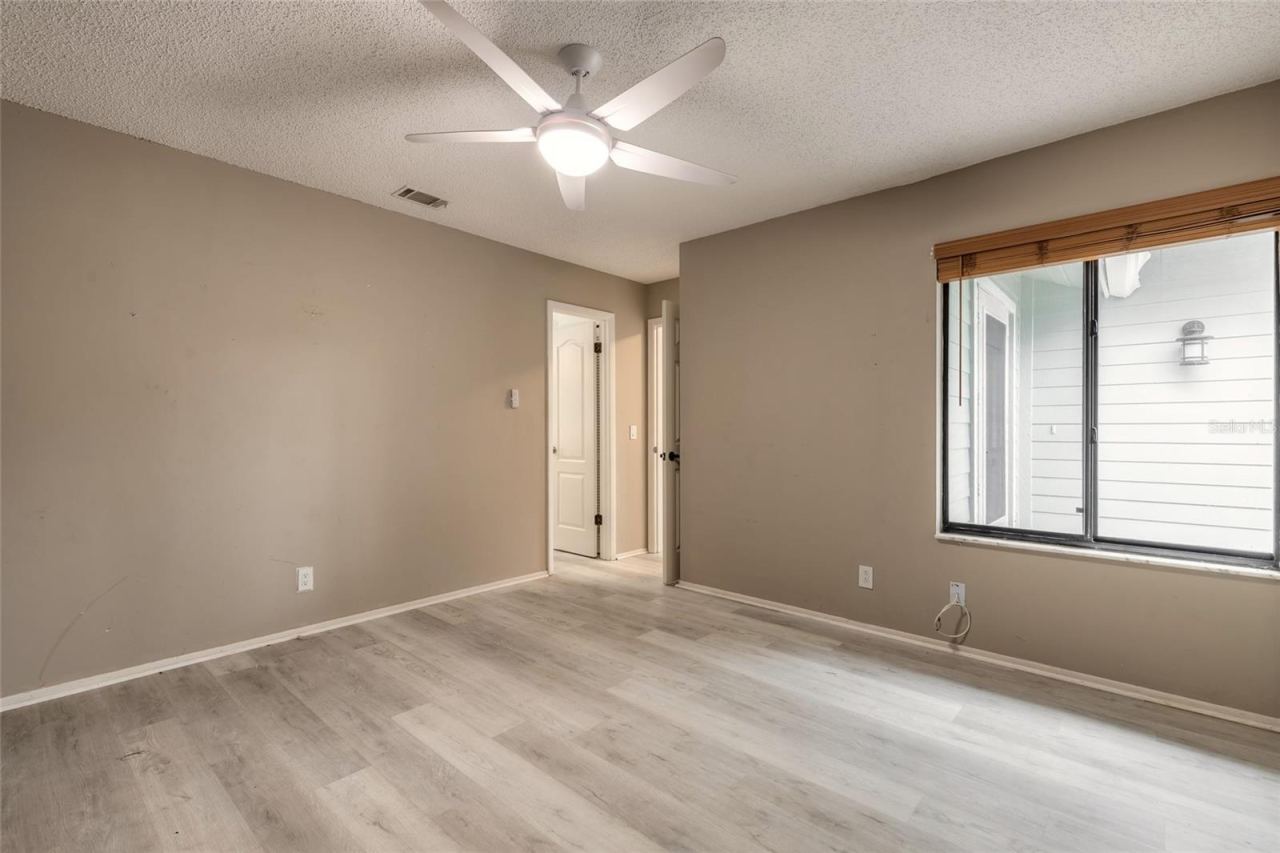 Photo 18 of 20