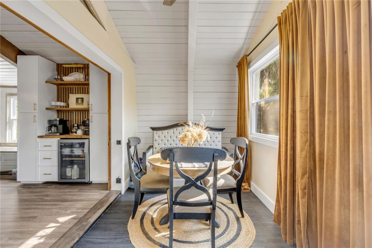 Photo 19 of 20: Sunroom Upstairs