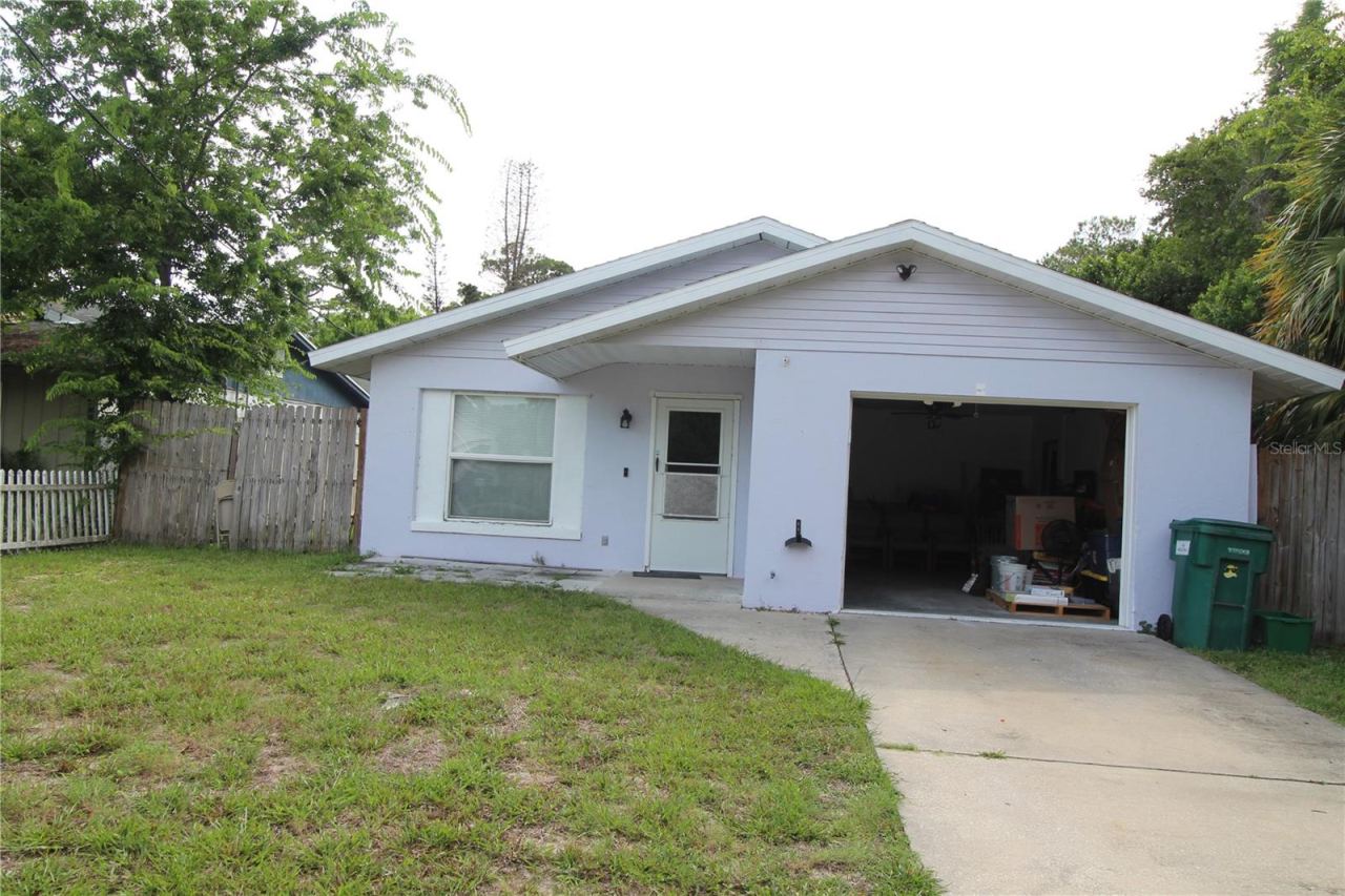 Photo 2 of 12: GARAGE