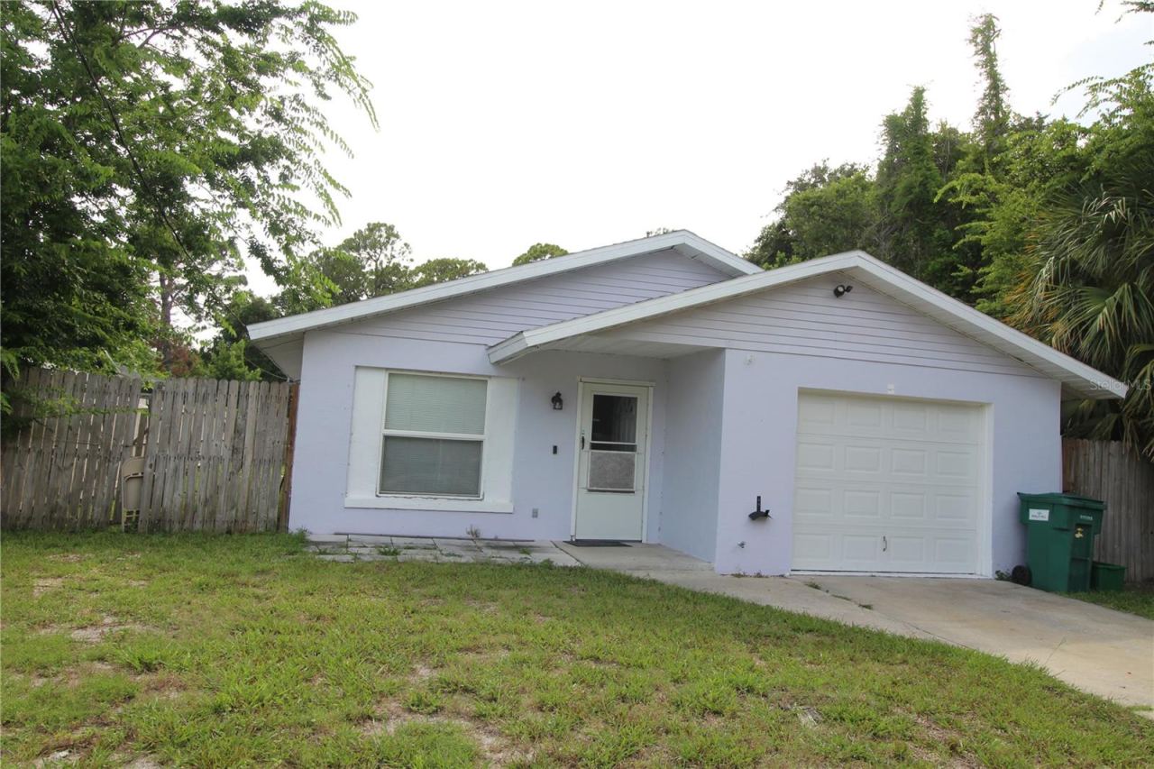 Photo 1 of 12: FRONT OF PROPERTY