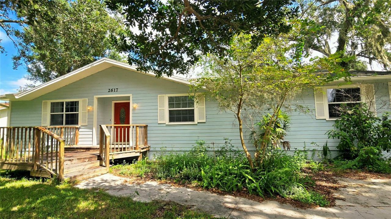 Photo 4 of 20: Front of home
