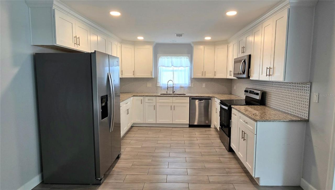 Photo 7 of 20: Large Kitchen