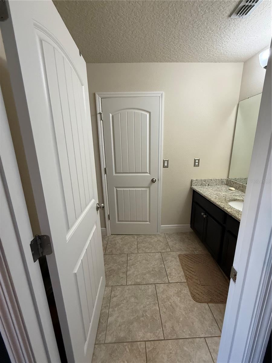 Photo 19 of 20: Jack-and-Jill bathroom (2nd floor)