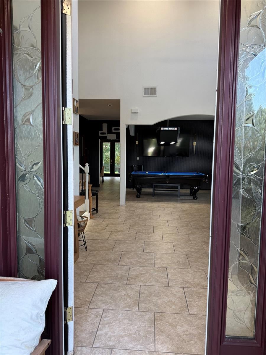 Photo 3 of 20: Foyer