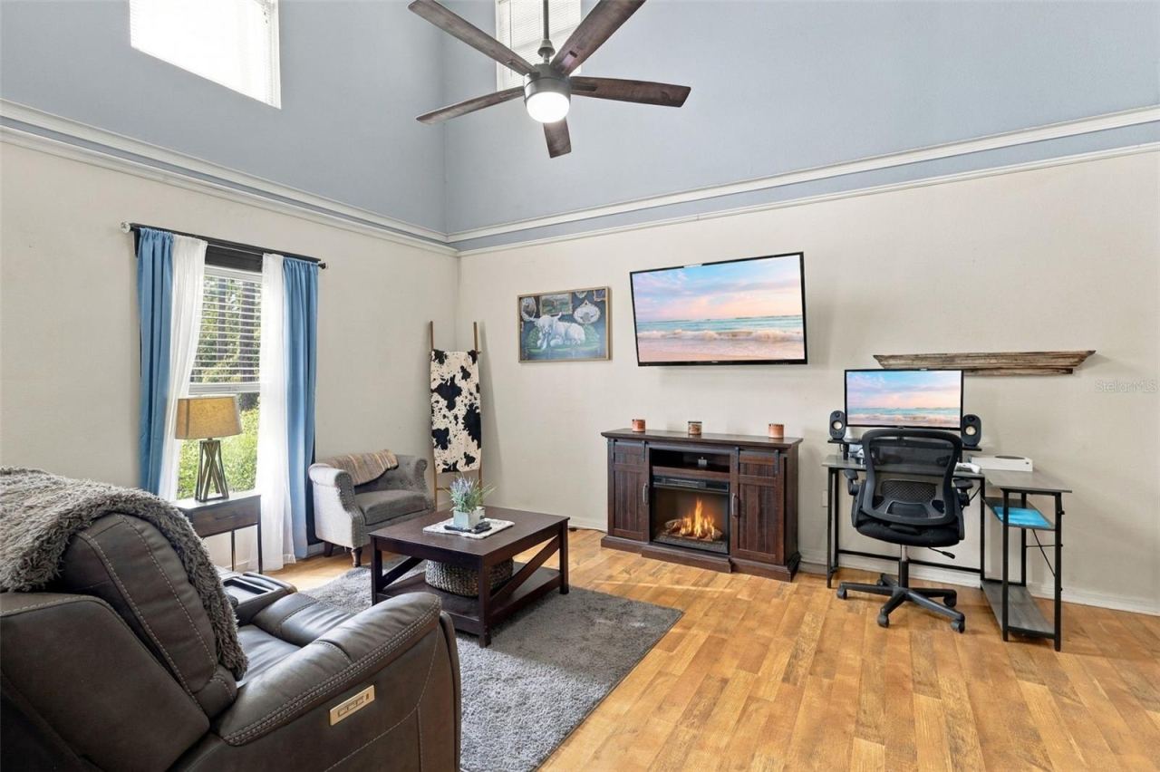 Photo 6 of 20: FAMILY ROOM