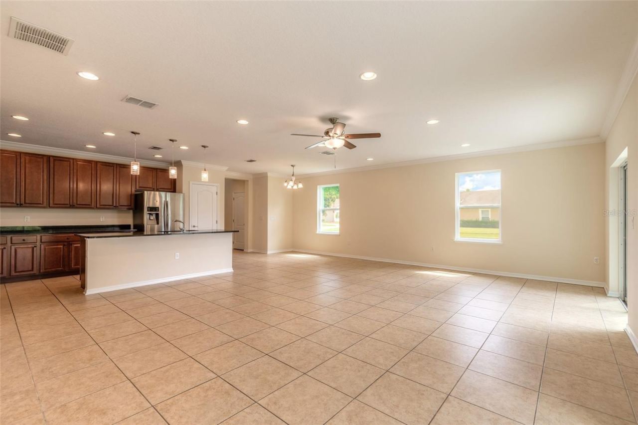 Photo 3 of 20: Great Room