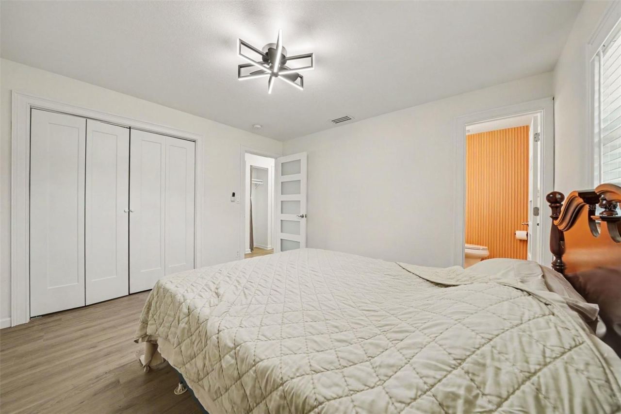 Photo 15 of 20: Primary bedroom