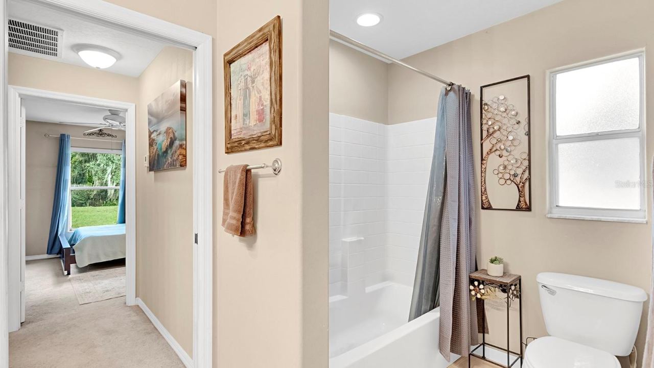 Photo 18 of 20: Second bathroom