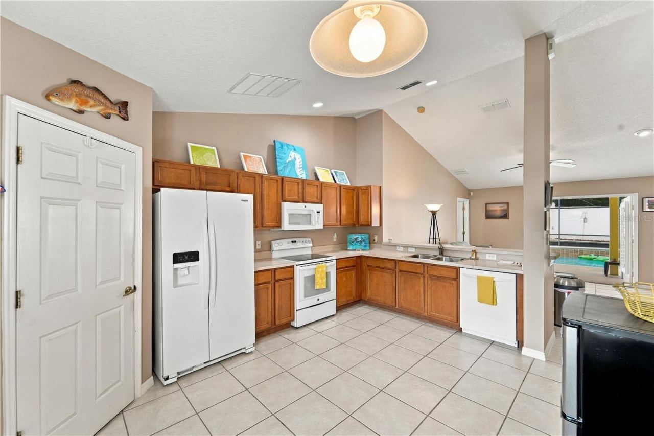 Photo 13 of 20: Kitchen looking towards family room and pool