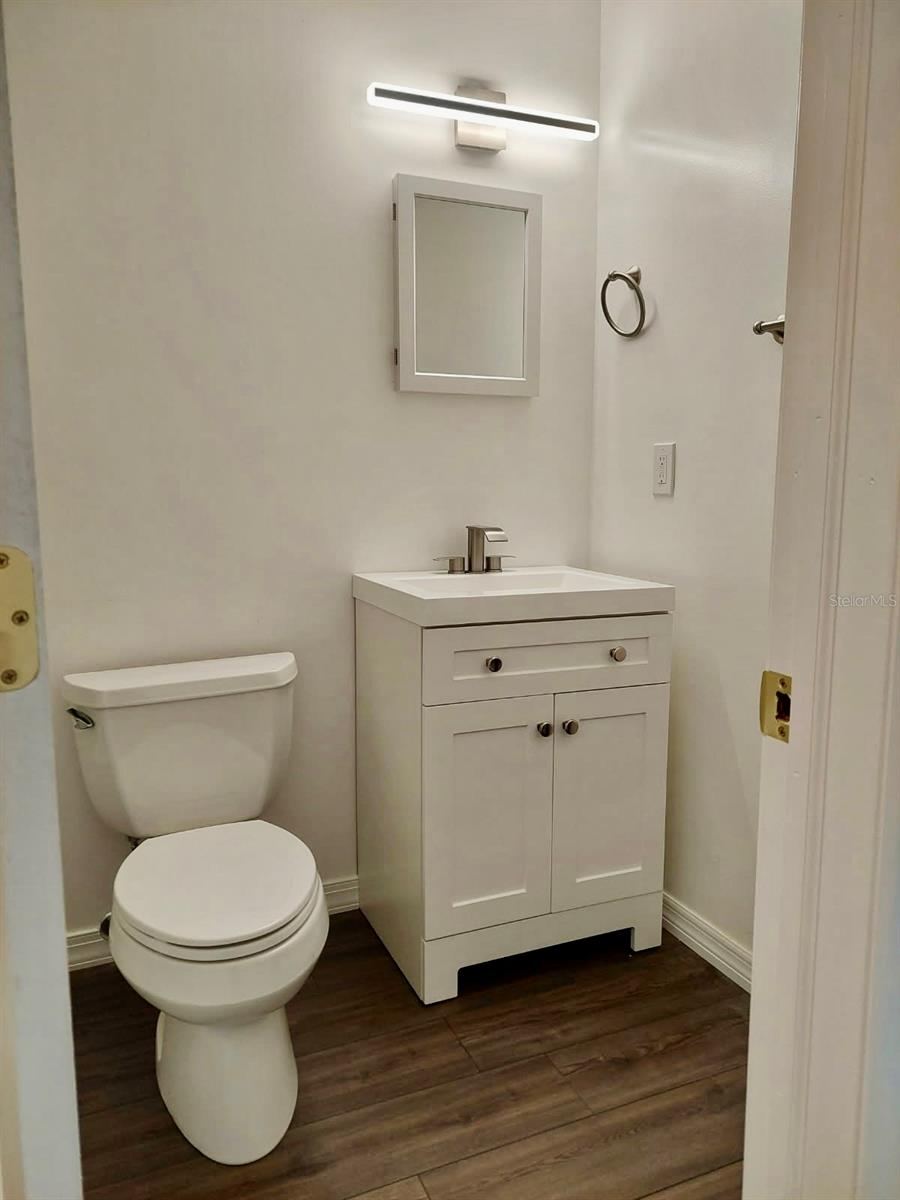 Photo 15 of 20: Main bathroom