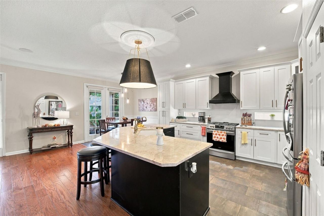 Photo 14 of 20: Kitchen