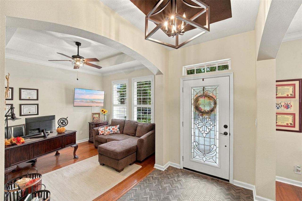 Photo 4 of 20: Front Entry