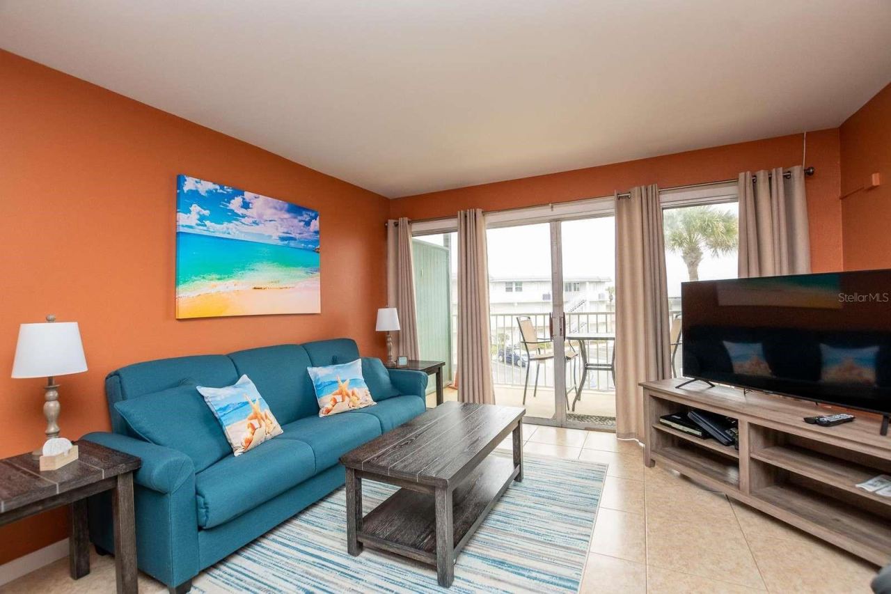 Photo 9 of 20: SPACIOUS LIVING ROOM