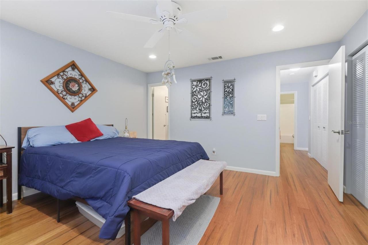 Photo 16 of 20: Primary Bedroom