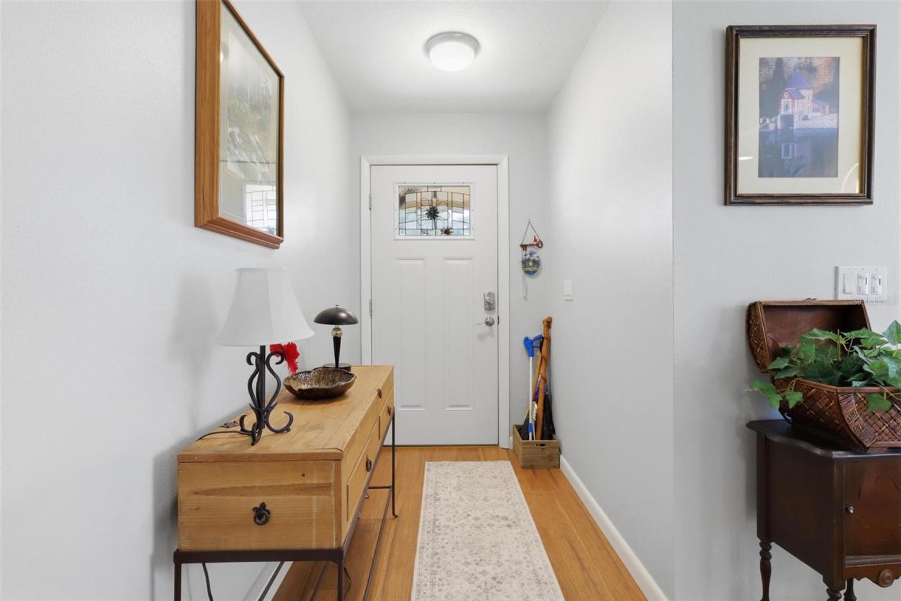 Photo 5 of 20: Front foyer