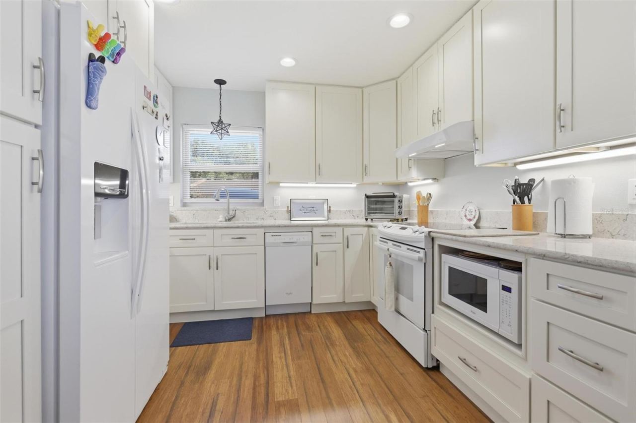 Photo 12 of 20: Full Kitchen with Granite counters and upgraded lighting