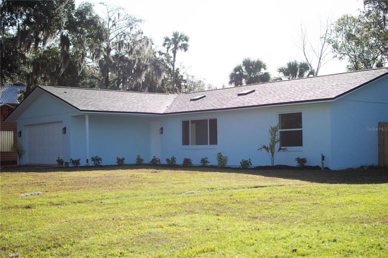 Photo 1 of 20: front