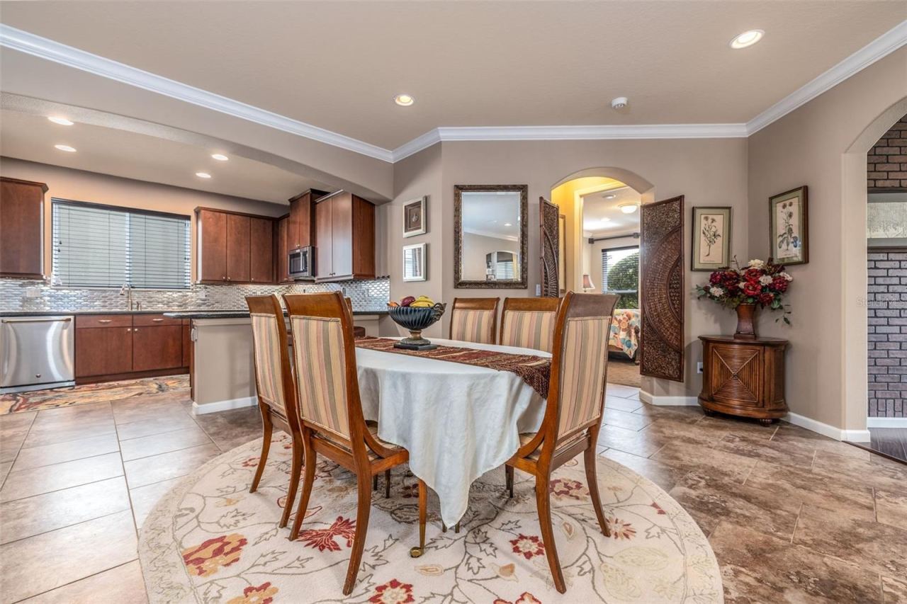 Photo 16 of 20: Dining Room