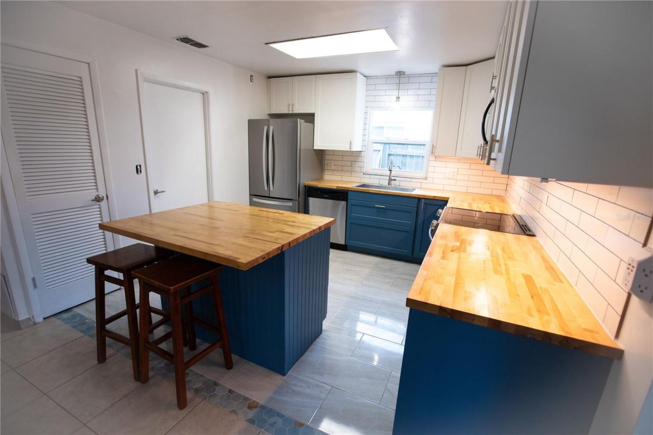Photo 6 of 20: Kitchen