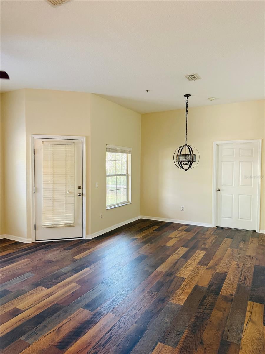 Photo 8 of 16: dining area