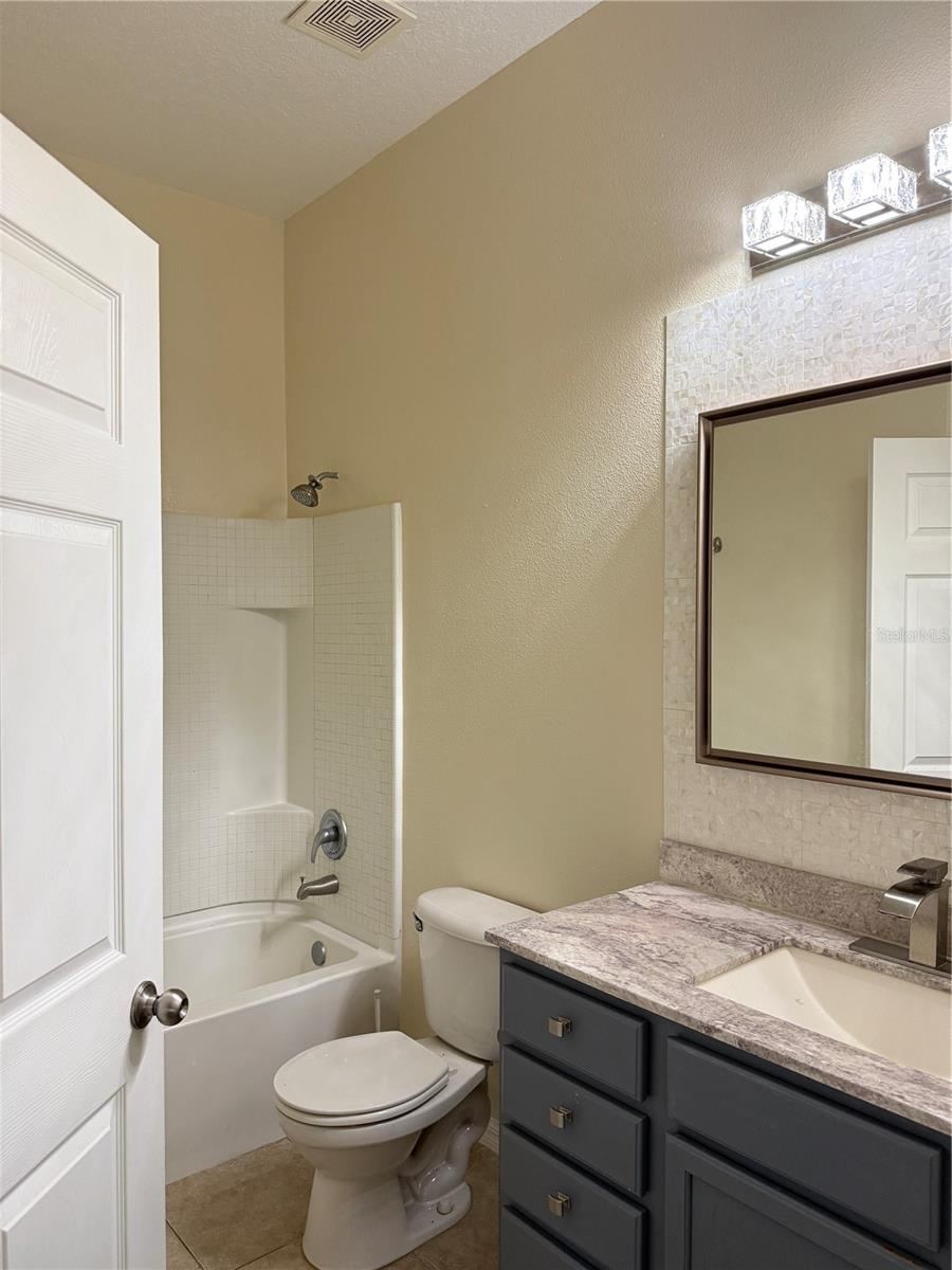 Photo 13 of 16: Master Bathroom