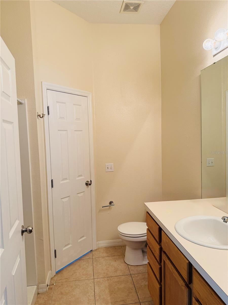 Photo 12 of 16: Bathroom 1