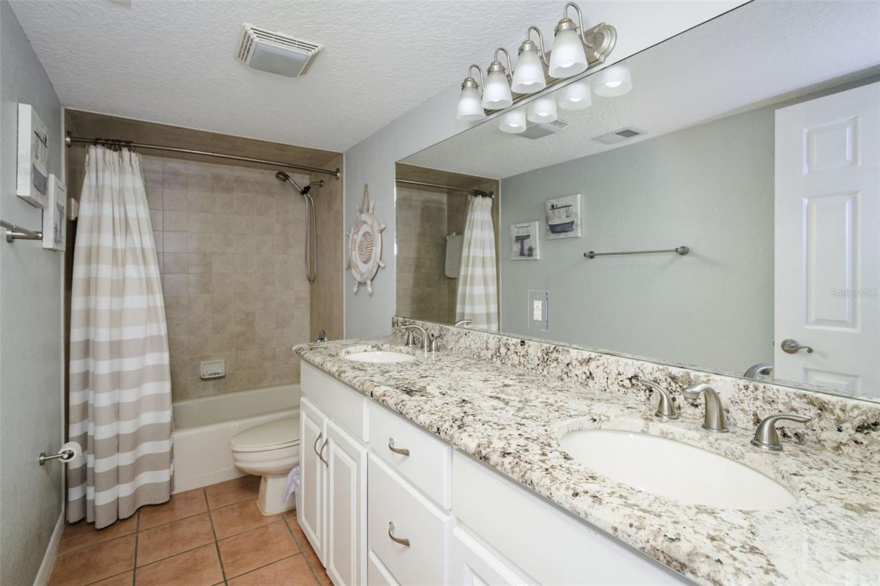Photo 14 of 20: Primary full bath