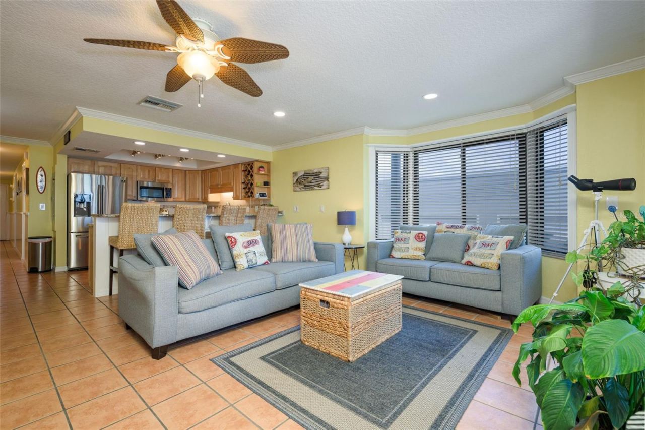Photo 4 of 20: Spacious and open floor plan!
