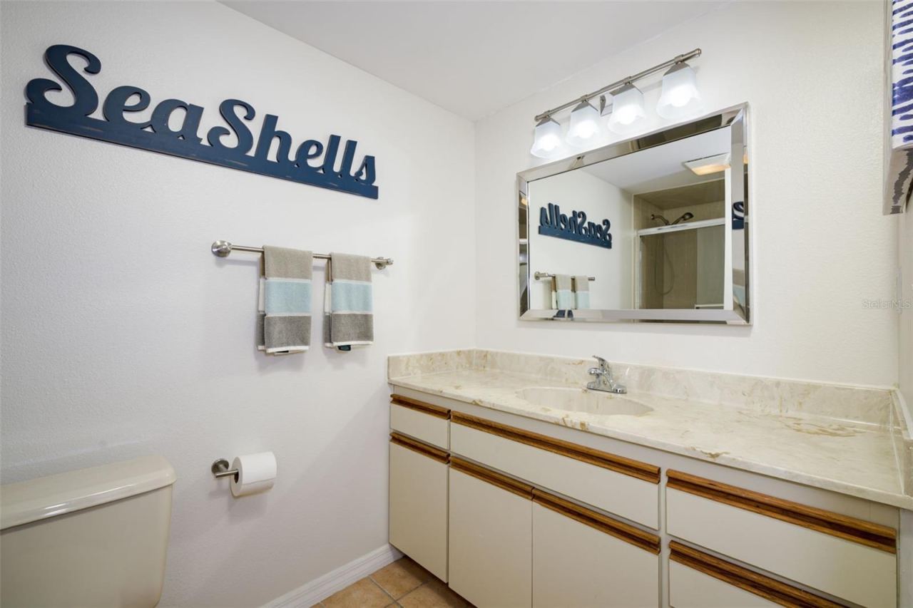 Photo 15 of 20: Full guest bathroom upstairs