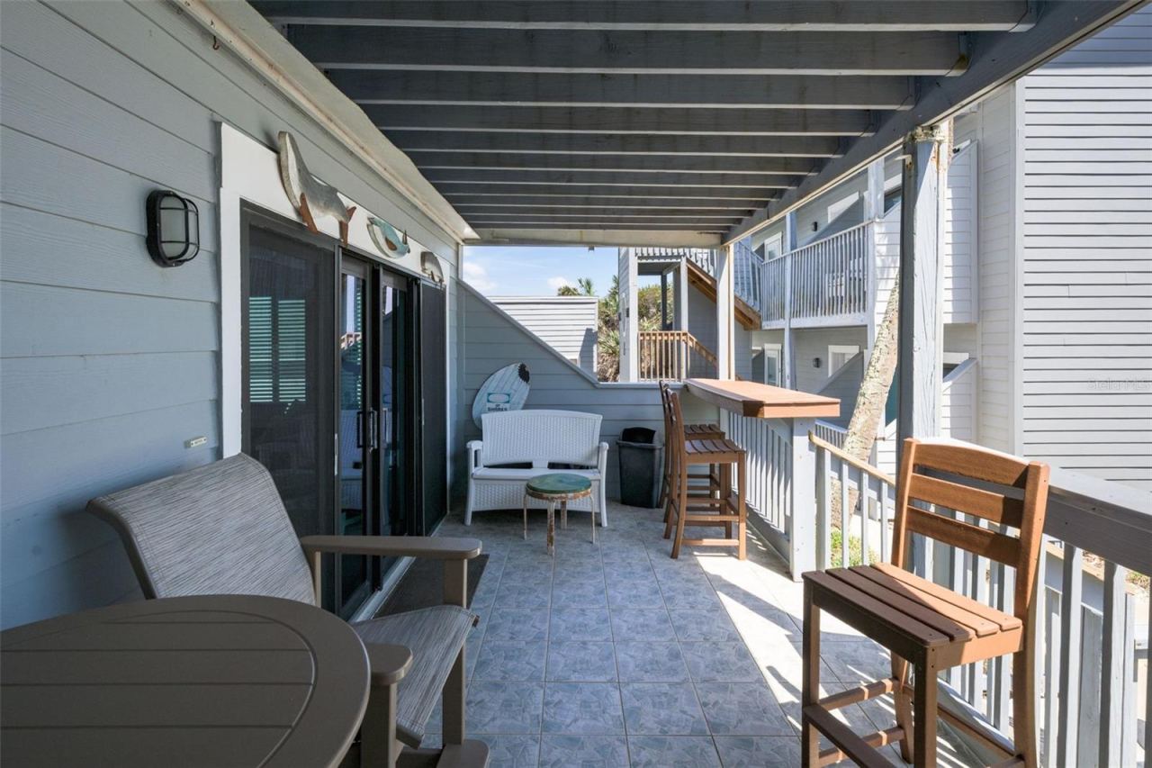 Photo 8 of 20: Spacious outdoor seating on the deck
