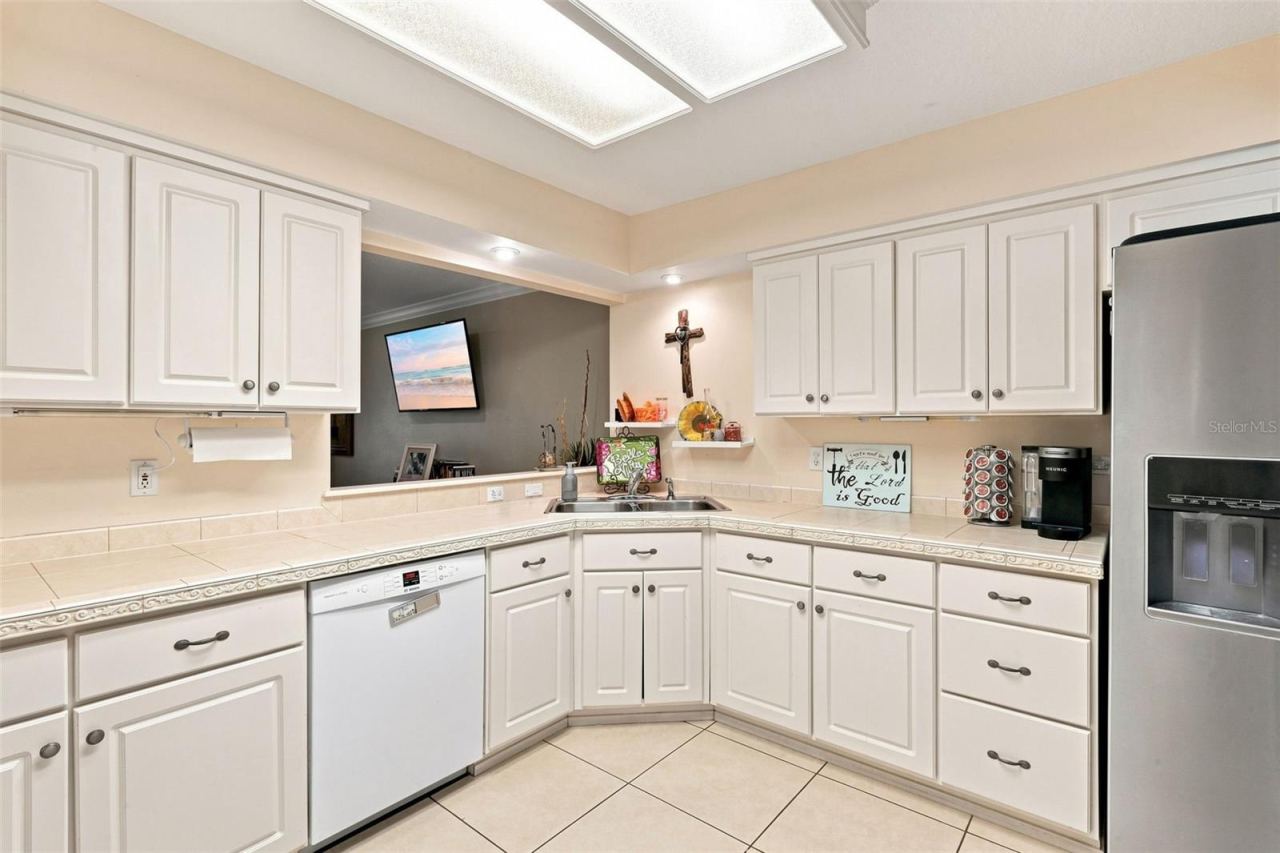 Photo 9 of 20: Kitchen