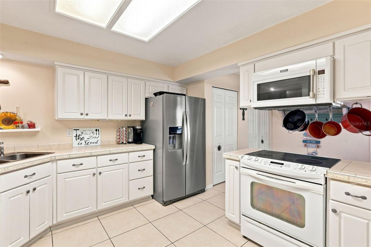 Photo 8 of 20: Kitchen