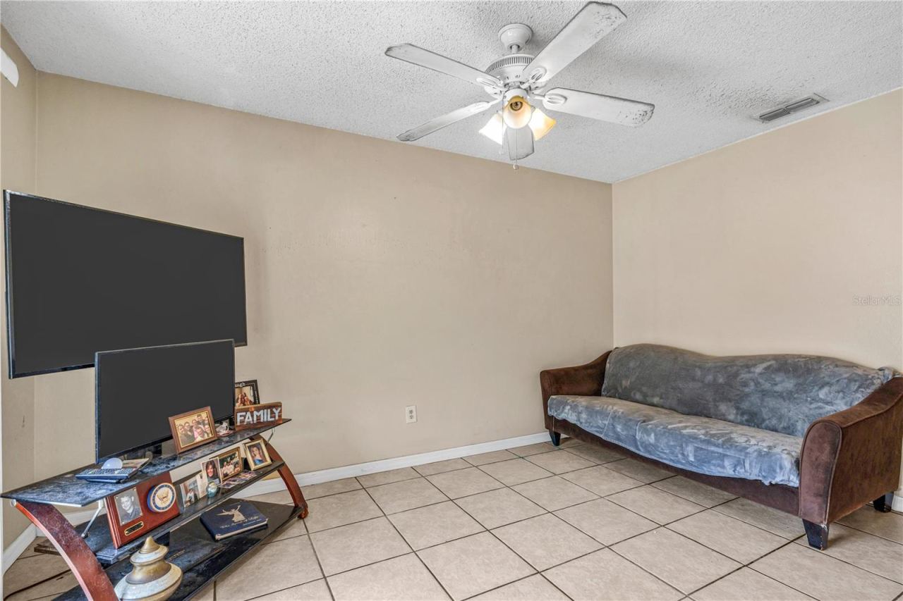 Photo 8 of 20