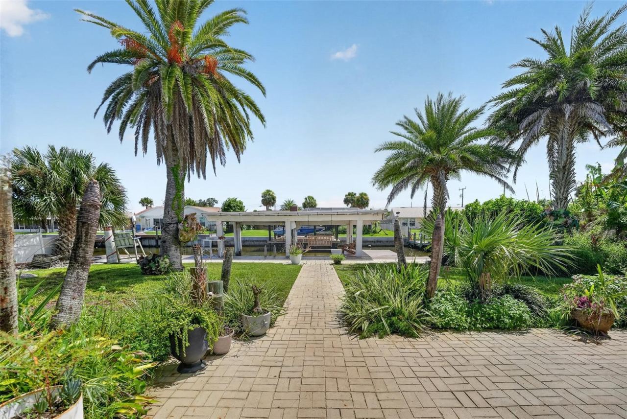 Photo 13 of 20