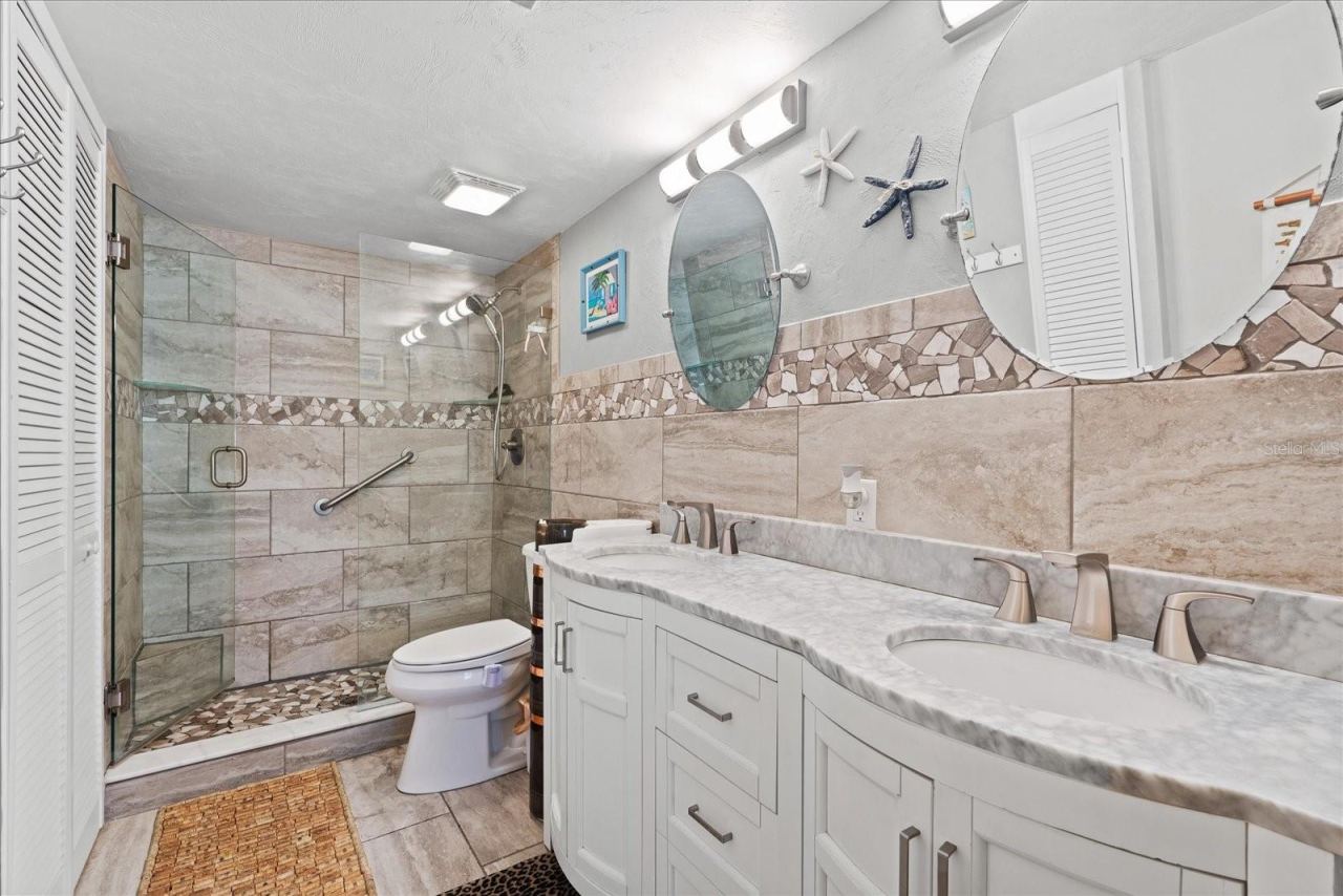 Photo 19 of 20: Primary Bath