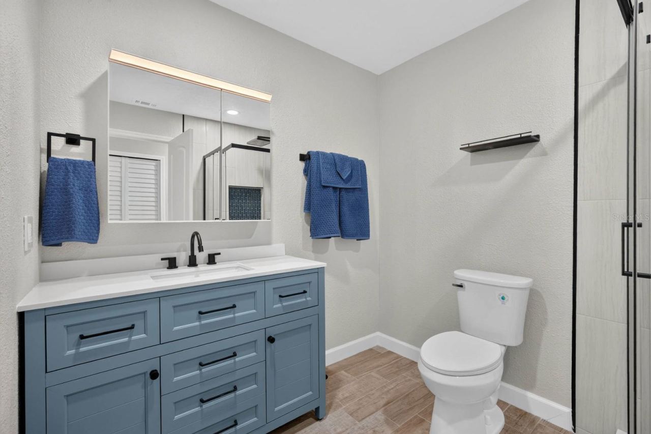 Photo 17 of 20: Bathroom 2