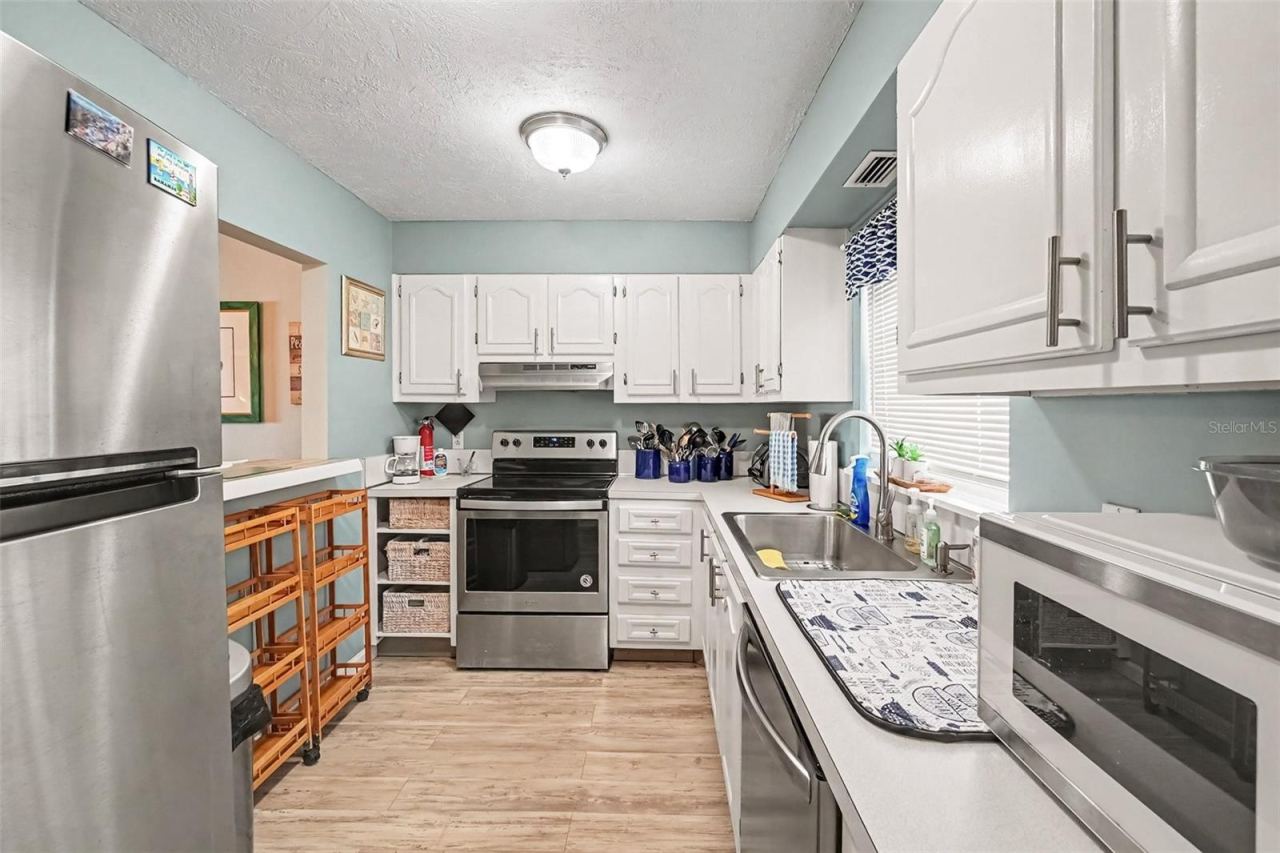 Photo 4 of 20: Kitchen