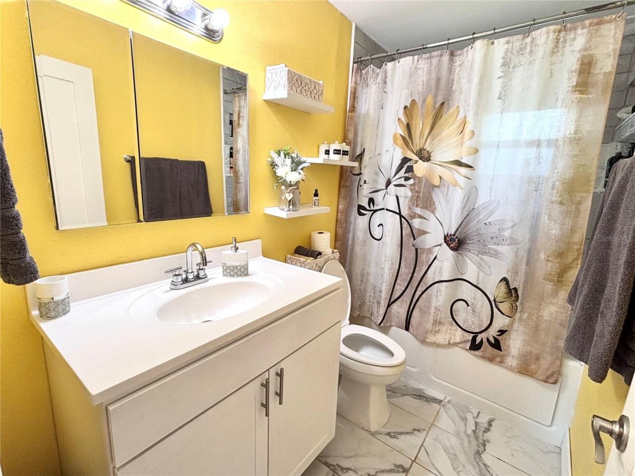 Photo 14 of 20: Bathroom 1