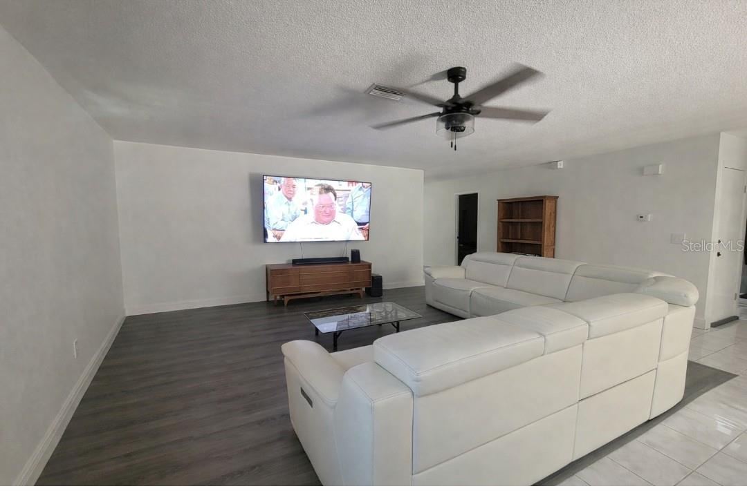 Photo 6 of 20: New laminate in living area