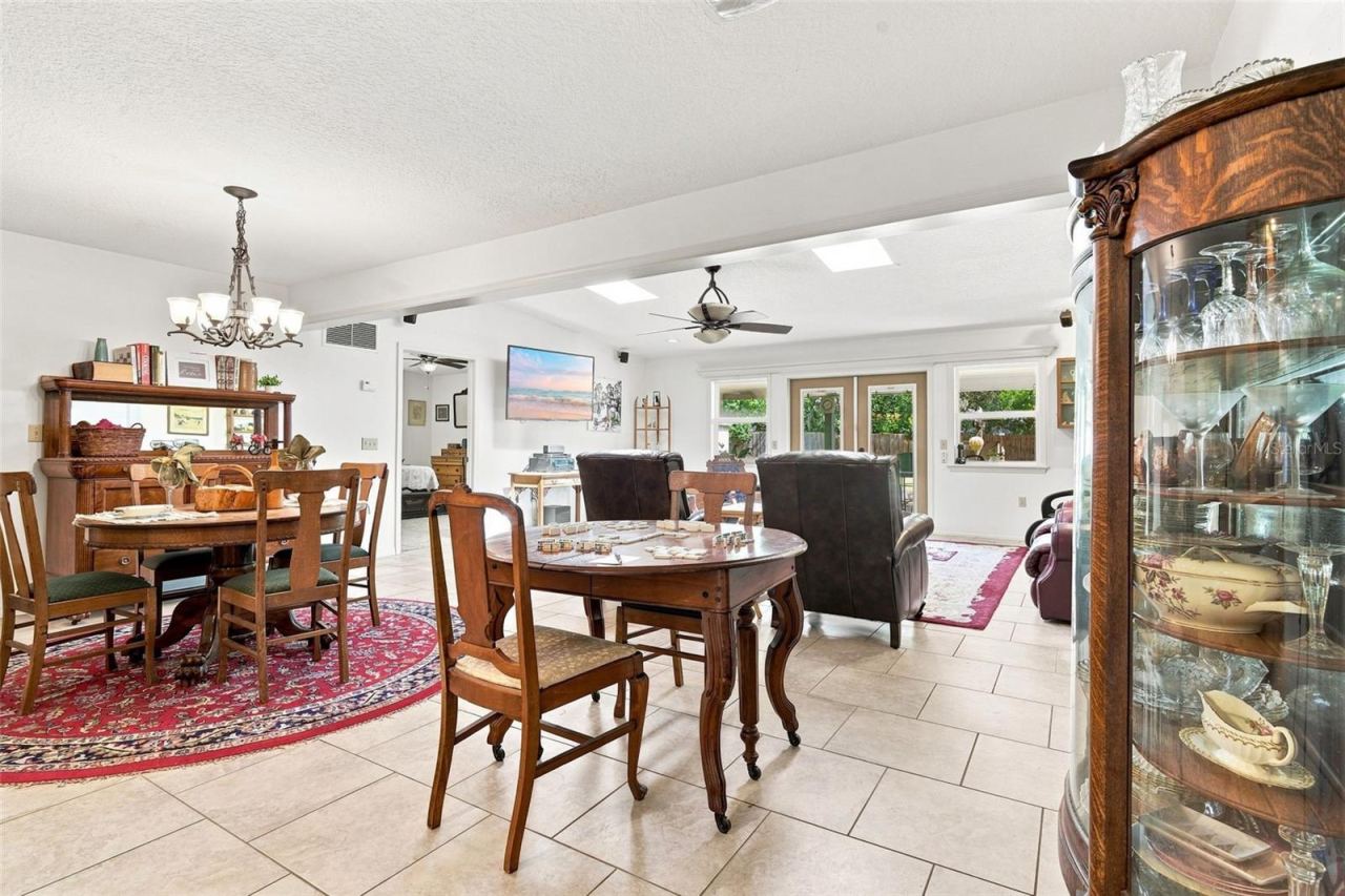 Photo 12 of 20: DINING AREA
