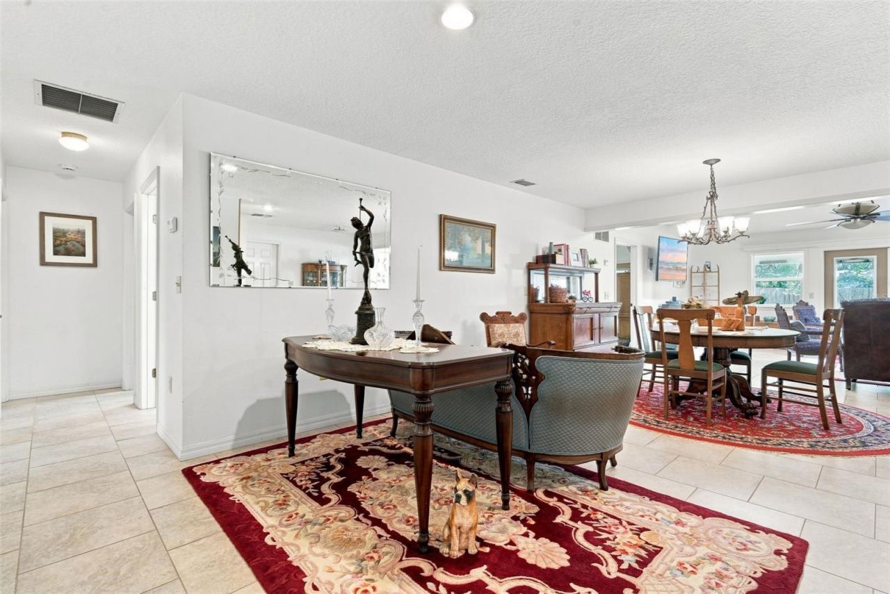Photo 9 of 20: FOYER