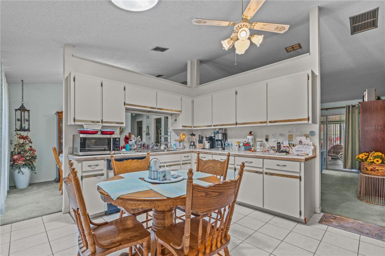 Photo 6 of 20: Eat in Kitchen area