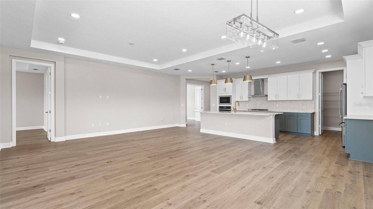 Photo 11 of 20: Great Room to Kitchen