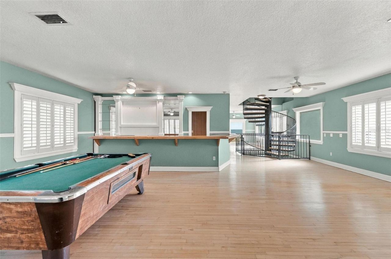 Photo 20 of 20: pool table & bar, everyone will be amazed