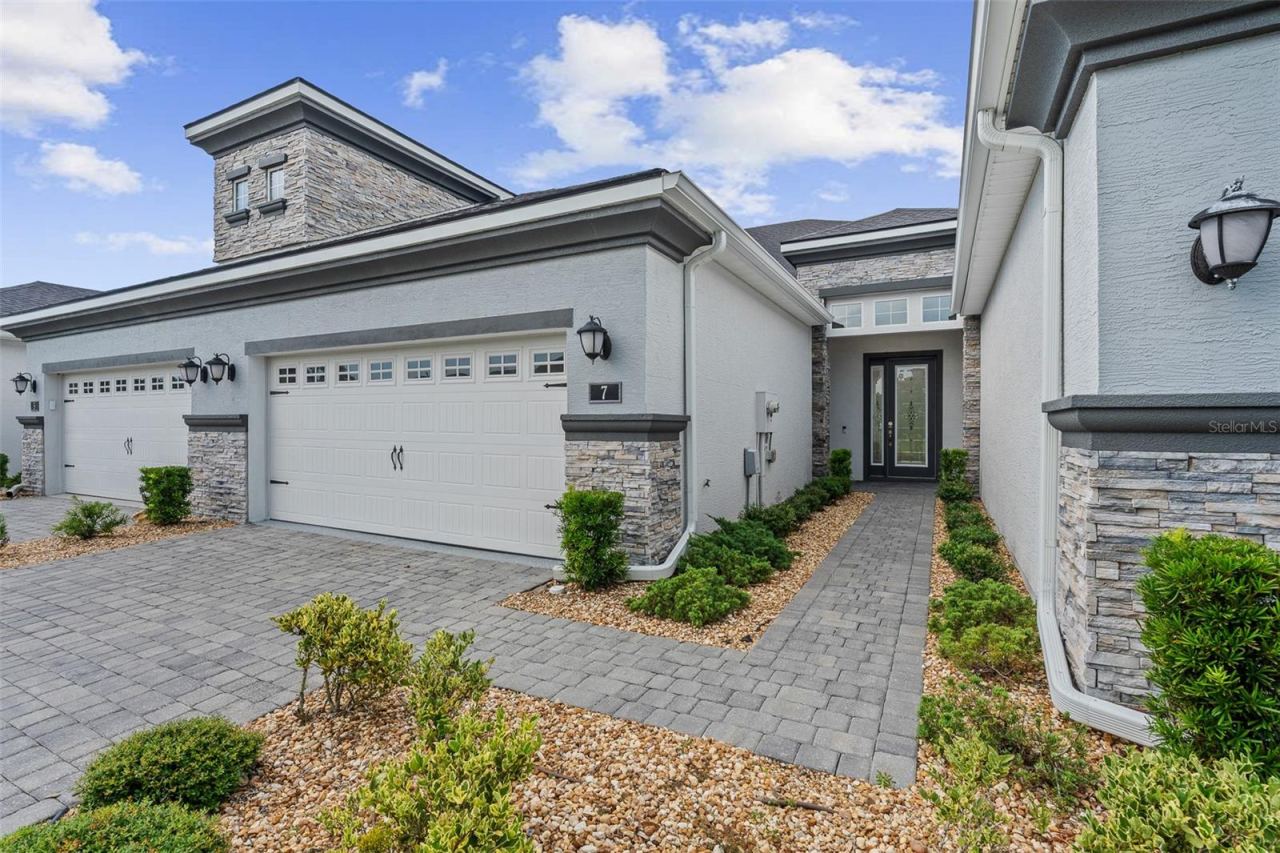 Photo 1 of 20: FRont Entry