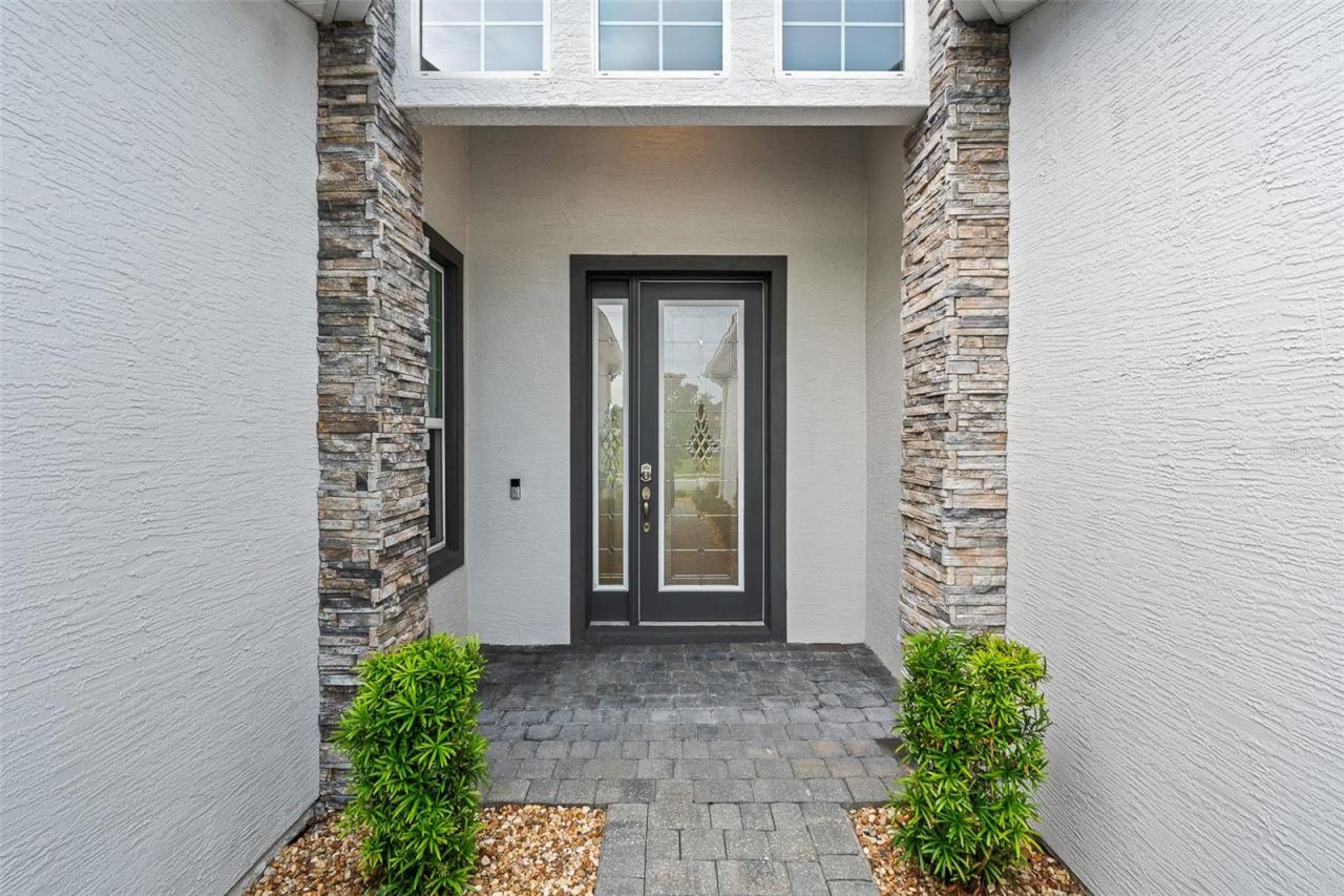 Photo 6 of 20: Entryway