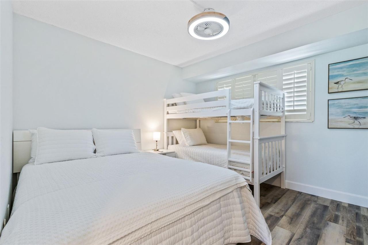 Photo 17 of 20