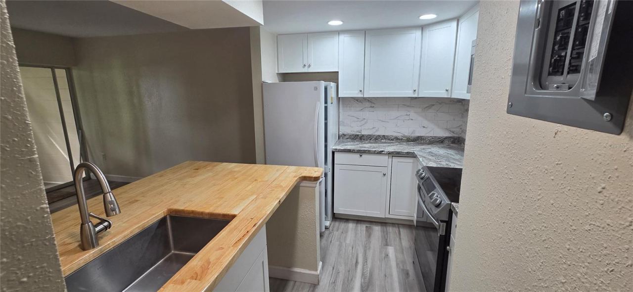 Photo 3 of 20: KITCHEN