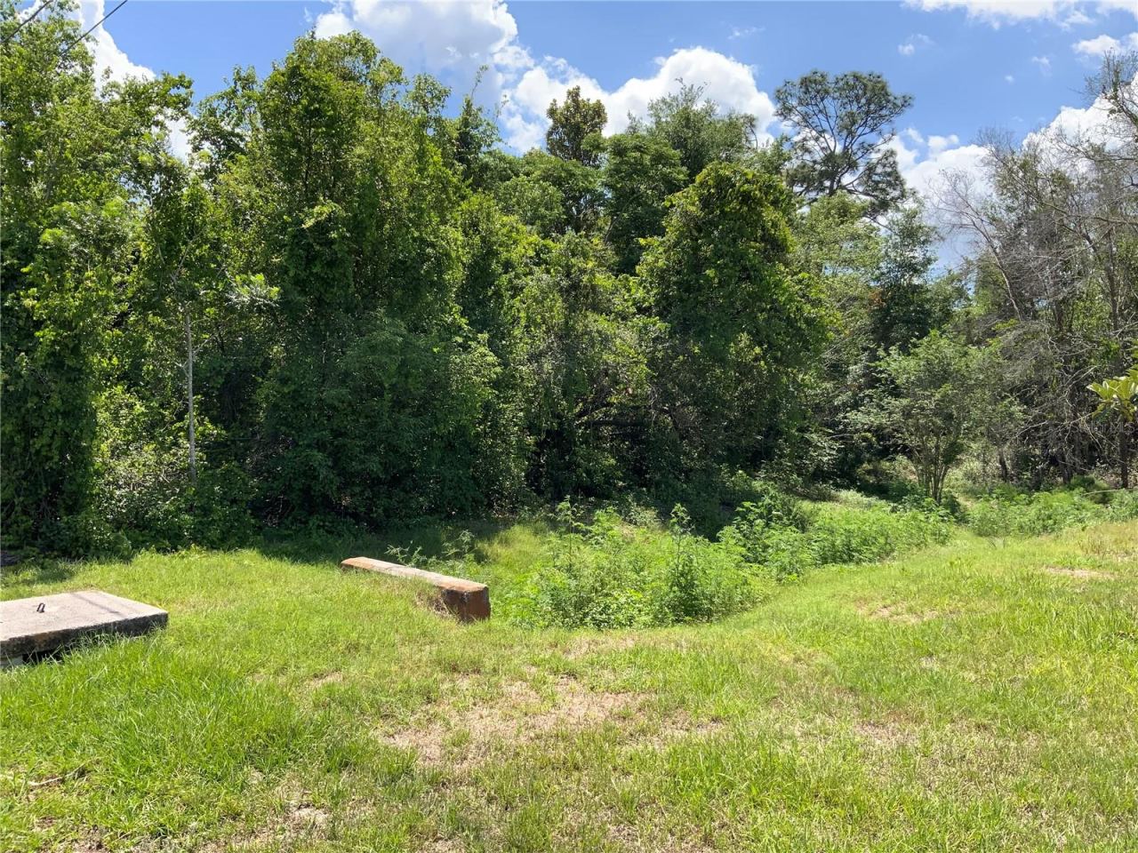 Photo 4 of 9: Property Edge On Left